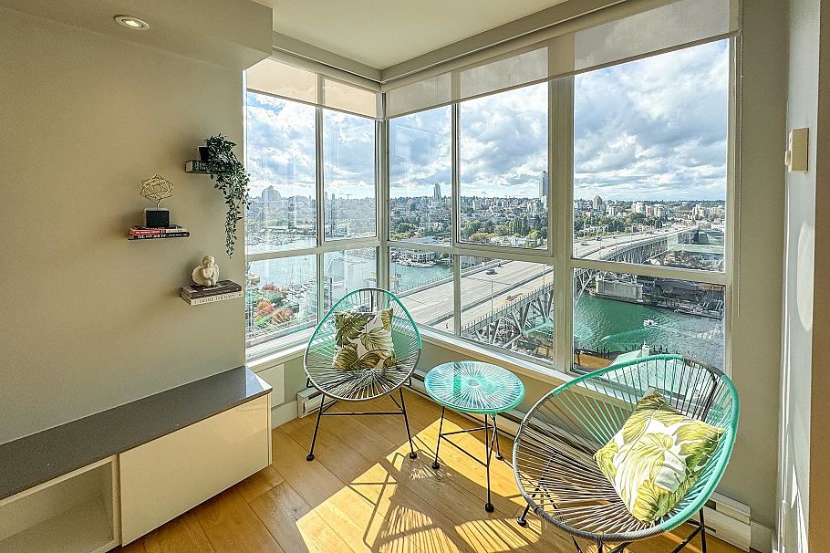 2207 1500 Howe Street Vancouver, BC - 14