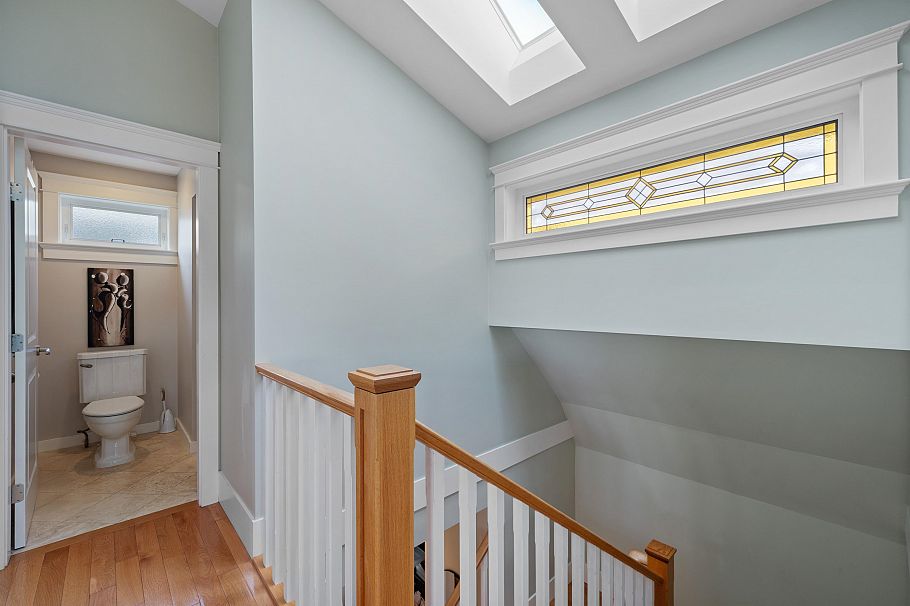 335 E 8th Street North Vancouver, BC - 20