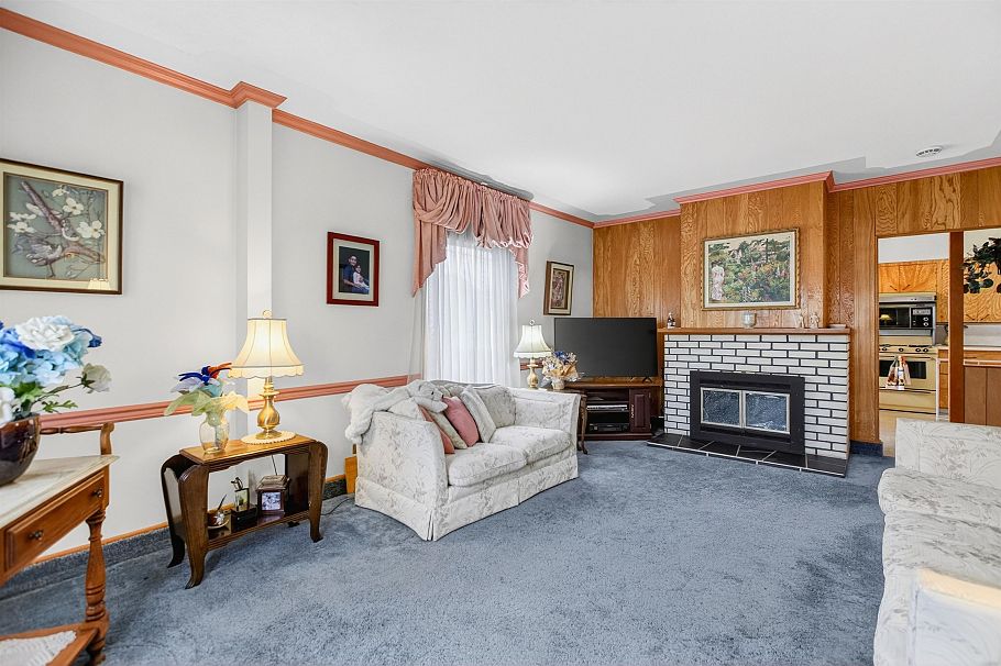 2284 E 45th Avenue Vancouver, BC - 5