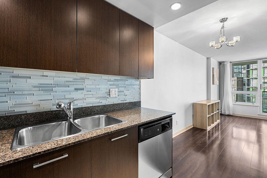 706 1212 Howe Street Vancouver, BC - 18