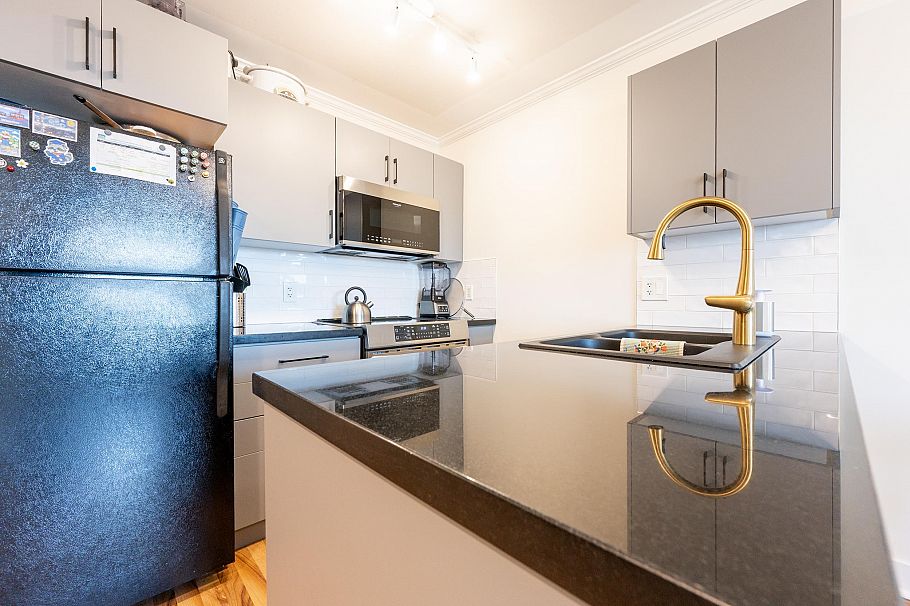 PH11 2265 E Hastings Street Vancouver, BC - 22