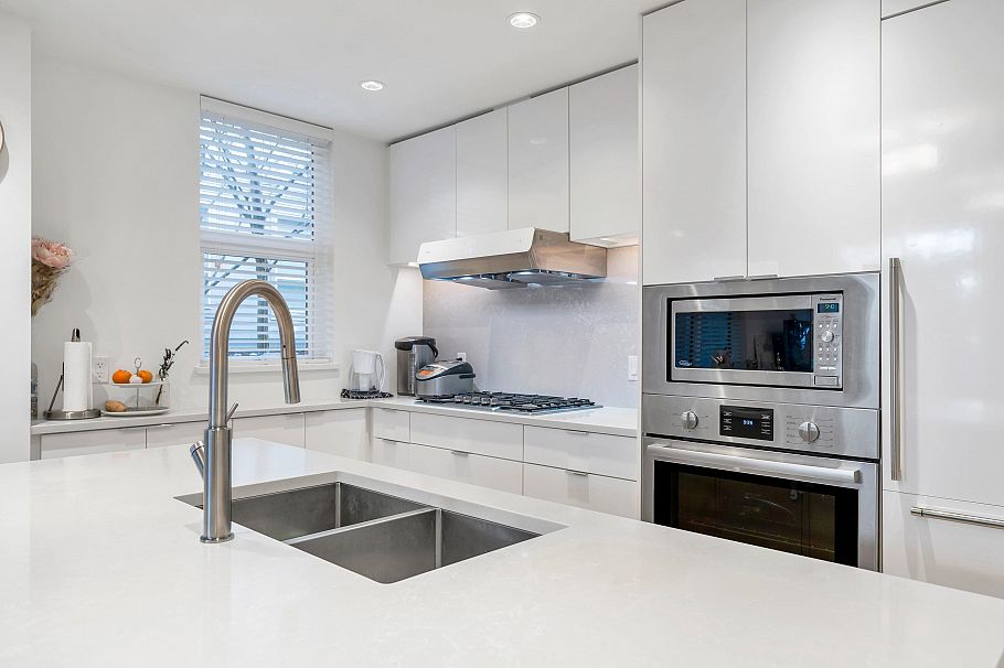 107 7988 Yukon Street Vancouver, BC - 9