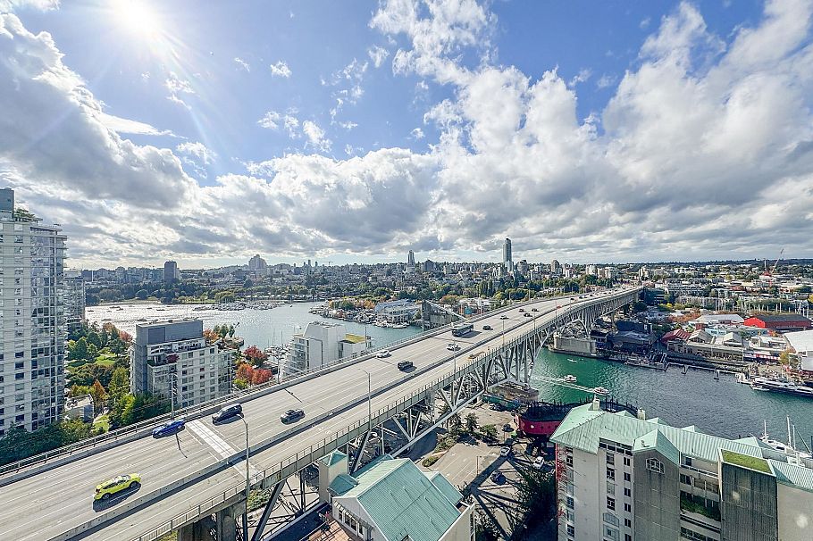 2207 1500 Howe Street Vancouver, BC - 1