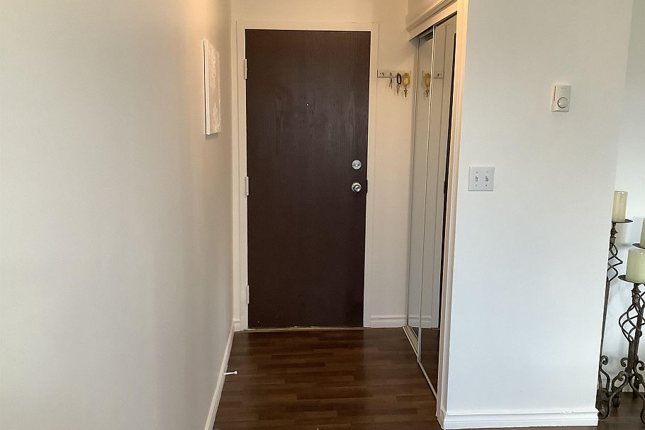 301 16 Lakewood Drive Vancouver, BC - 25