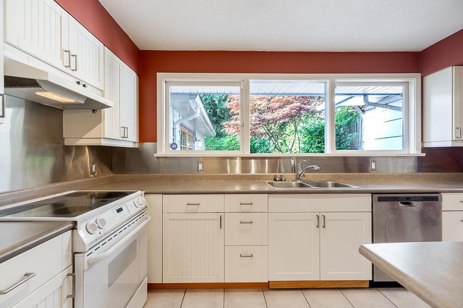 3084 Paisley Road North Vancouver, BC - 16