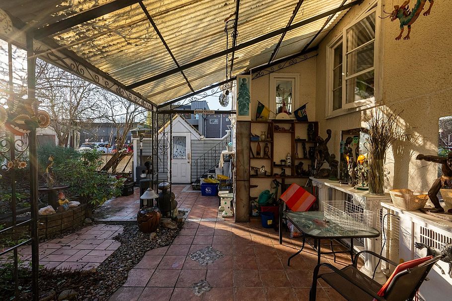 228 E 26th Avenue Vancouver, BC - 27