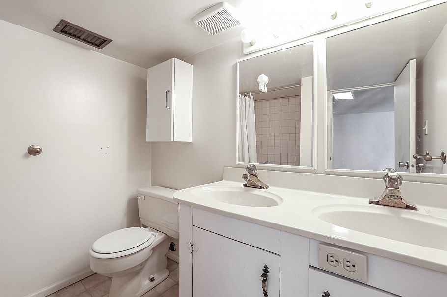 3962 W 22nd Avenue Vancouver, BC - 24