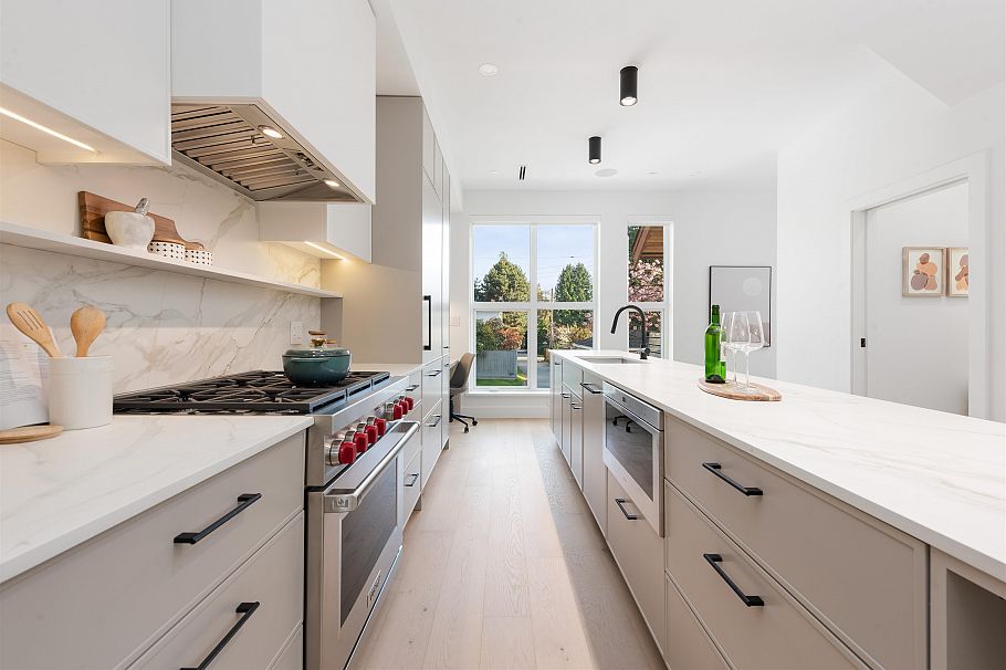 1493 W 52nd Avenue Vancouver, BC - 4