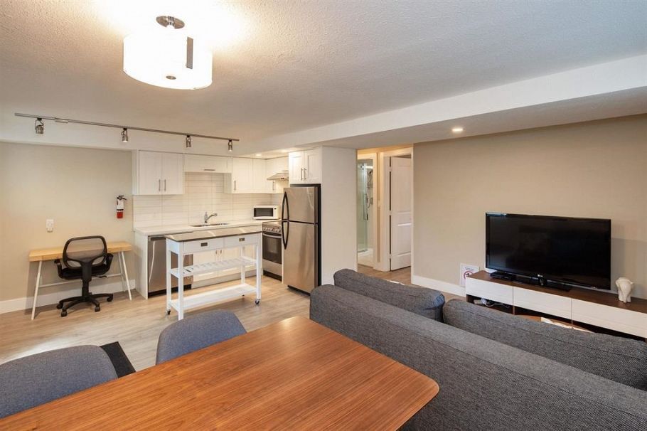 195 W 12 Avenue Vancouver, BC - 11