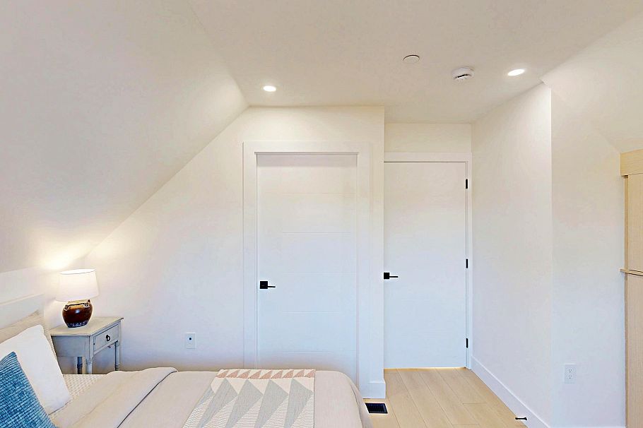 2 3425 Archimedes Street Vancouver, BC - 33