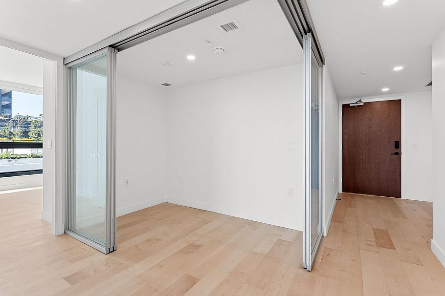 703 135 E 13th Street North Vancouver, BC - 30