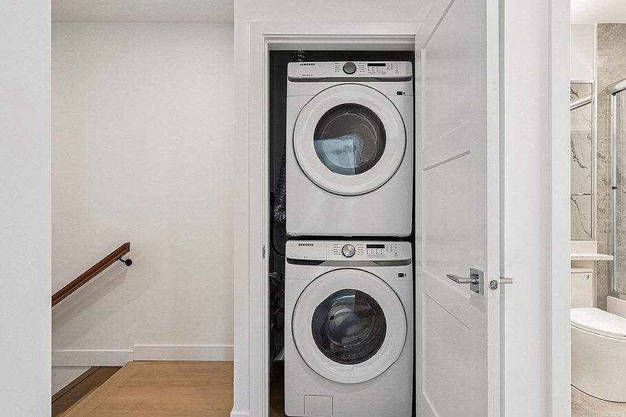 844 St. Denis Avenue North Vancouver, BC - 24