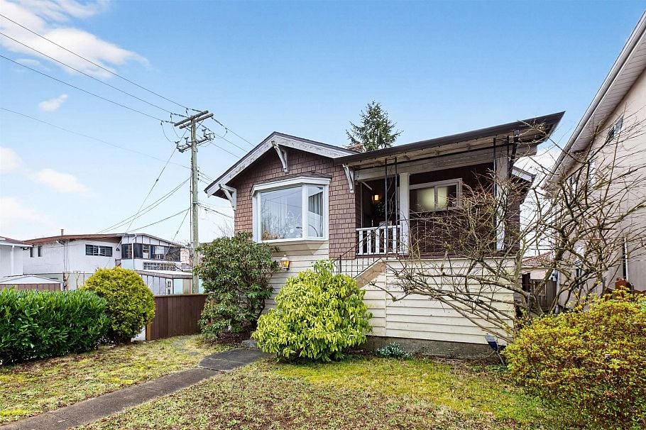 2284 E 45th Avenue Vancouver, BC - 1