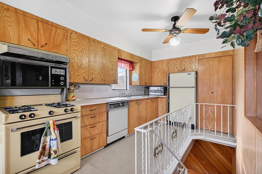 2284 E 45th Avenue Vancouver, BC - 12