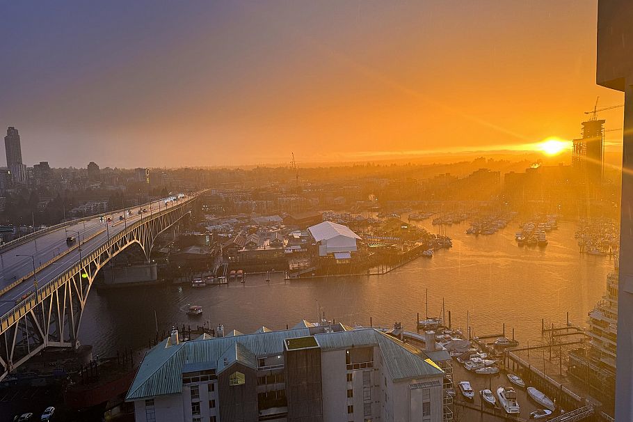 2207 1500 Howe Street Vancouver, BC - 5