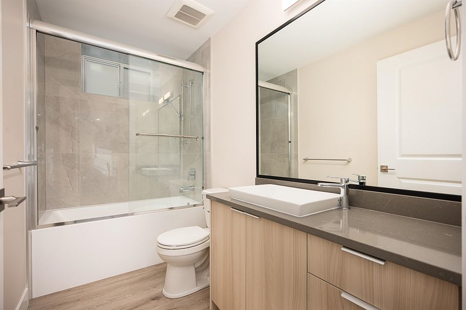 1 58 E 39th Avenue Vancouver, BC - 32