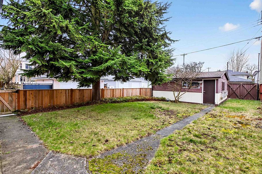 2284 E 45th Avenue Vancouver, BC - 27