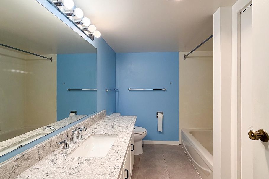 205 1750 Maple Street Vancouver, BC - 17