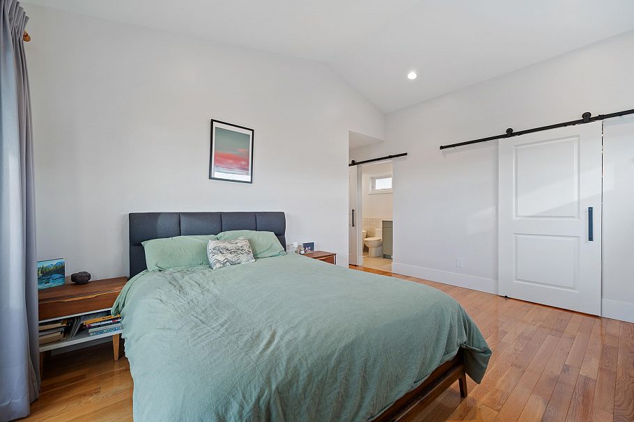 335 E 8th Street North Vancouver, BC - 23