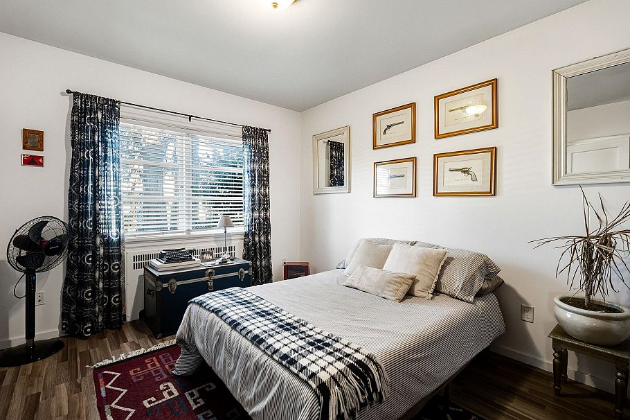 228 E 26th Avenue Vancouver, BC - 9