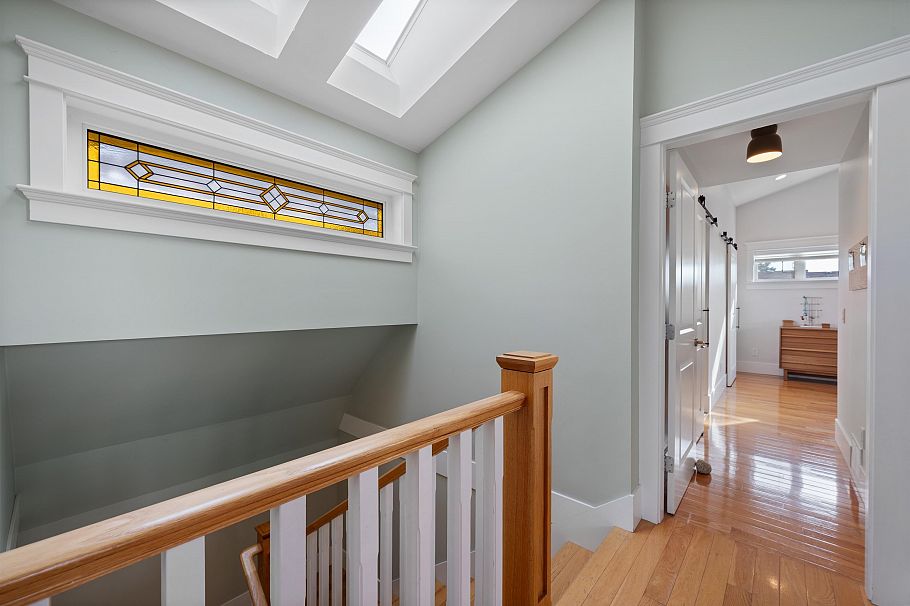 335 E 8th Street North Vancouver, BC - 19