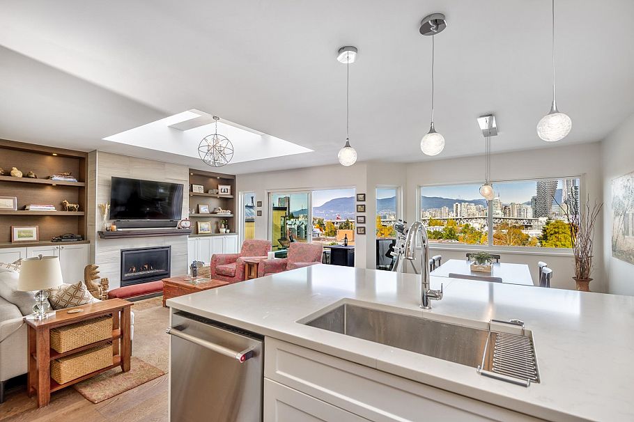 1251 W 7th Avenue Vancouver, BC - 2