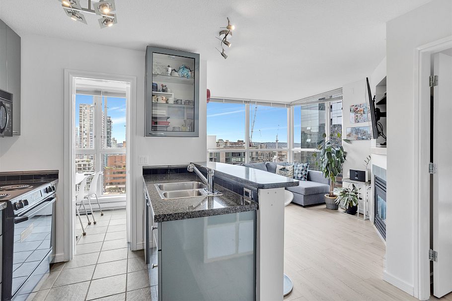 2507 1068 Hornby Street Vancouver, BC - 10