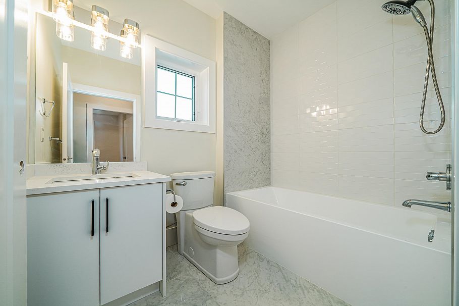 972 Park Drive Vancouver, BC - 24