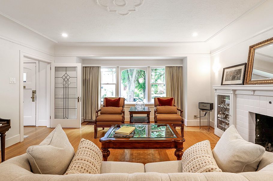 3962 W 22nd Avenue Vancouver, BC - 5