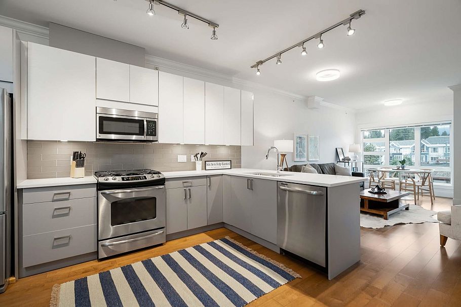 403 857 W 15th Street North Vancouver, BC - 8