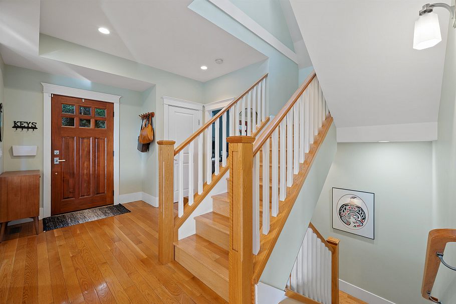 335 E 8th Street North Vancouver, BC - 14