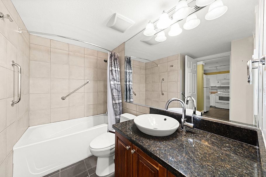 104 2815 Yew Street Vancouver, BC - 15