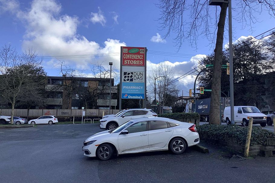 301 16 Lakewood Drive Vancouver, BC - 2