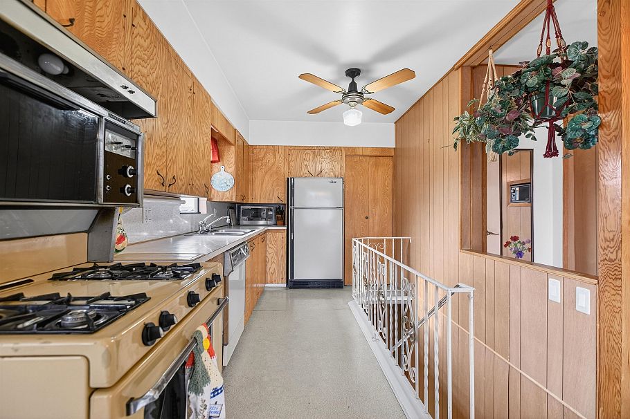 2284 E 45th Avenue Vancouver, BC - 13