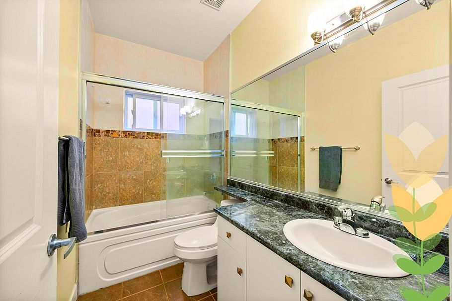 2643 E 8th Avenue Vancouver, BC - 23