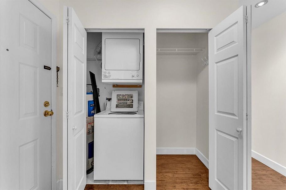 307 876 W 16th Avenue Vancouver, BC - 23