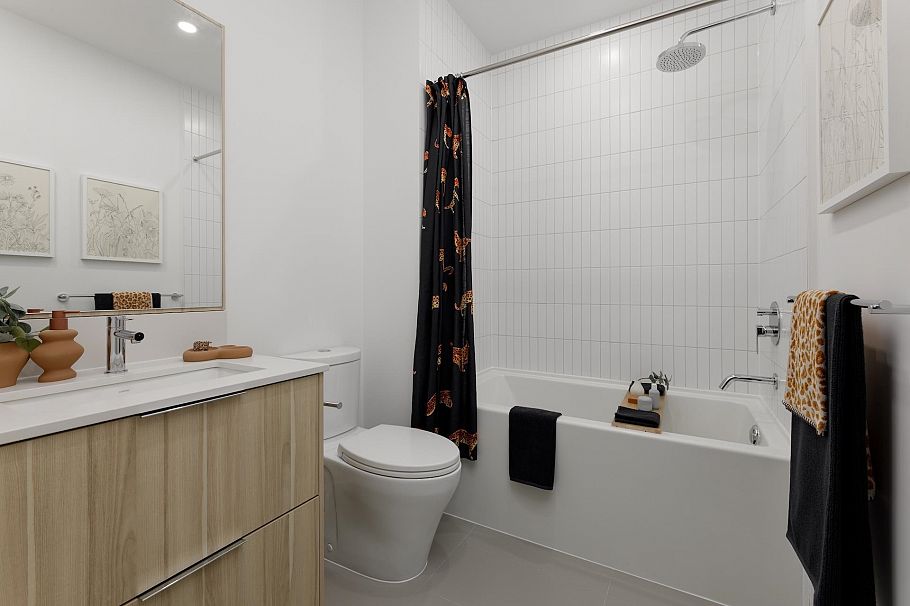 210 2450 Garden Drive Vancouver, BC - 17