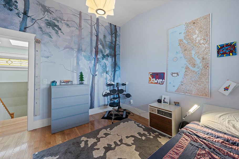 335 E 8th Street North Vancouver, BC - 33