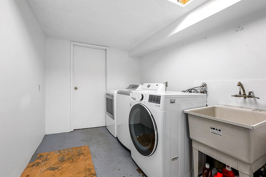 3962 W 22nd Avenue Vancouver, BC - 25