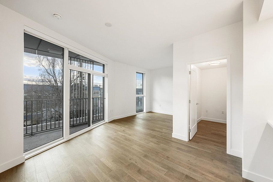 307 2888 Arbutus Street Vancouver, BC - 5