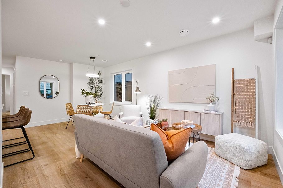 1 2667 E Pender Street Vancouver, BC - 5