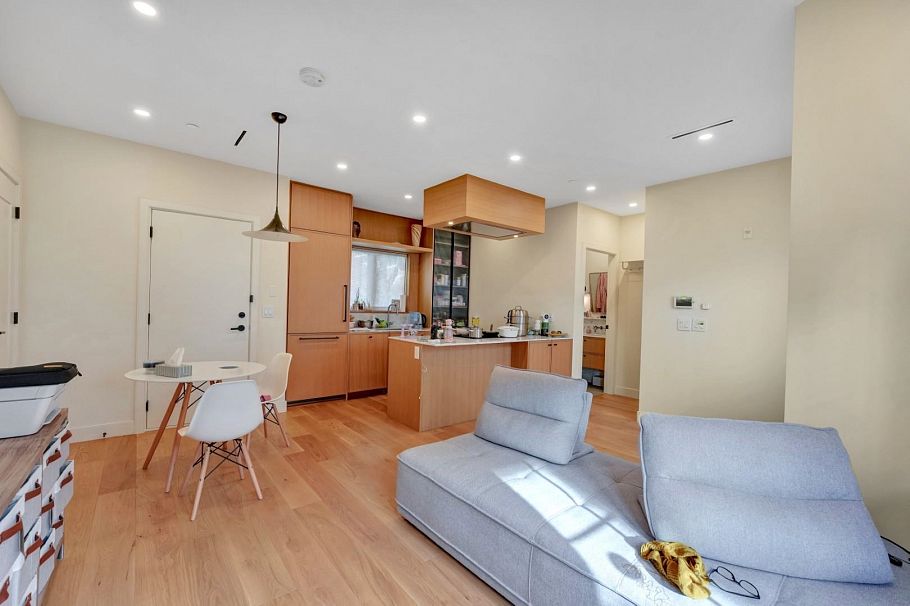 1232 W 26th Avenue Vancouver, BC - 3