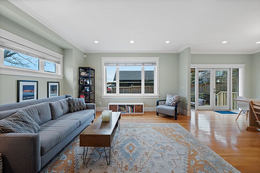 335 E 8th Street North Vancouver, BC - 17