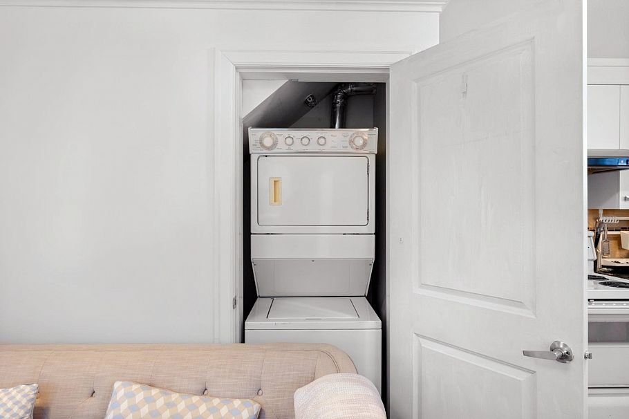 2643 E 8th Avenue Vancouver, BC - 25