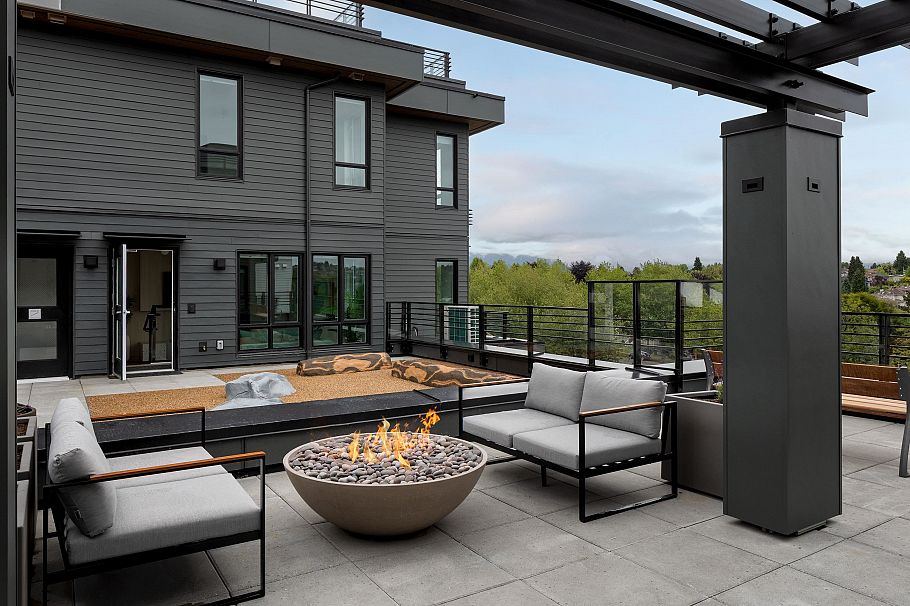 210 2450 Garden Drive Vancouver, BC - 21