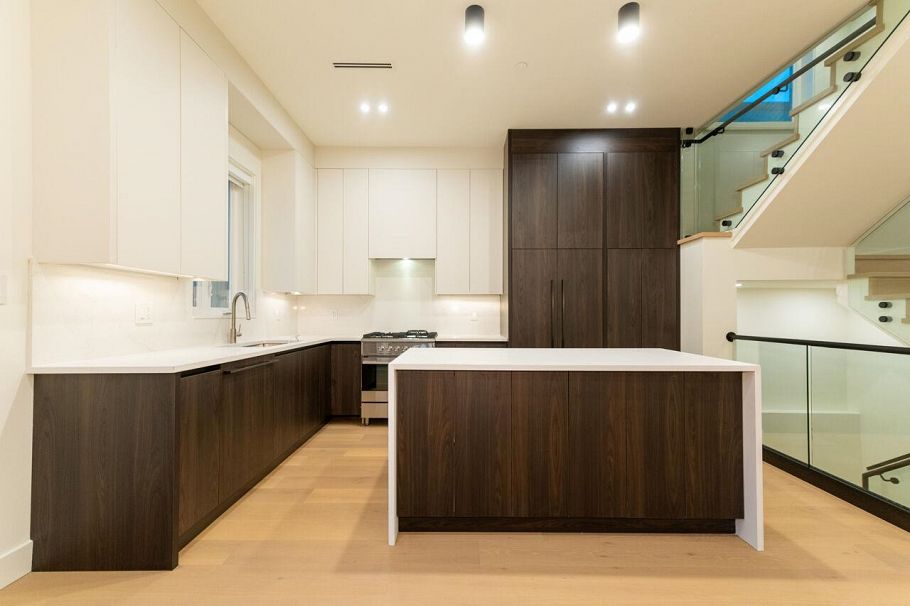 2 773 E 61st Avenue Vancouver, BC - 3