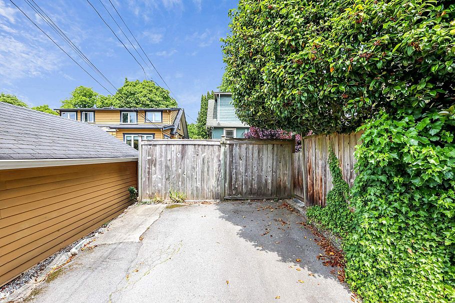 3962 W 22nd Avenue Vancouver, BC - 30