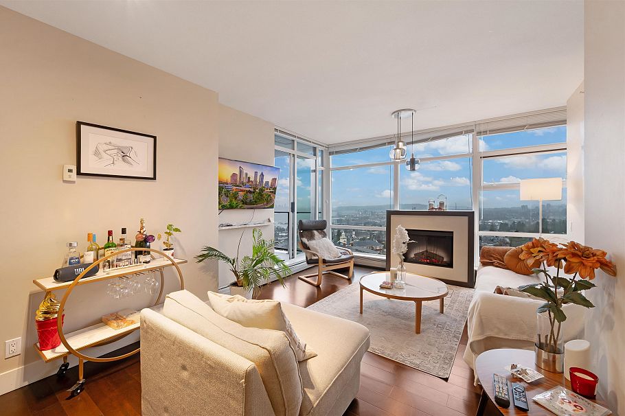 1304 1320 Chesterfield Avenue North Vancouver, BC - 2