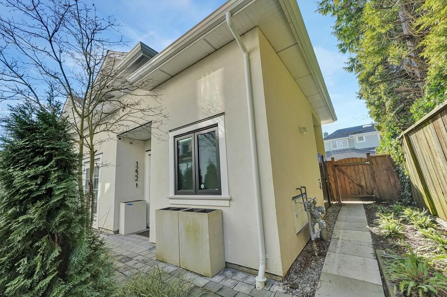 1232 W 26th Avenue Vancouver, BC - 29