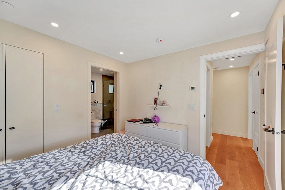 1232 W 26th Avenue Vancouver, BC - 17